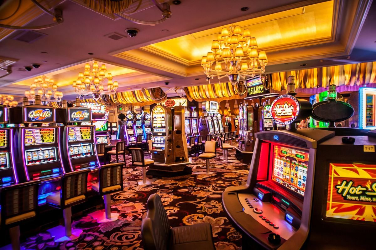 Live blackjack dealer streaming in HD from divatogel login studio